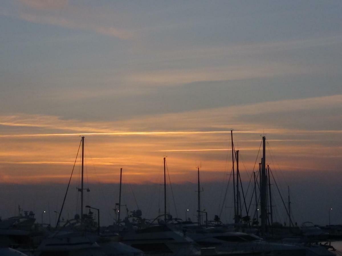 Sunset Sea View Apartment Афины Экстерьер фото